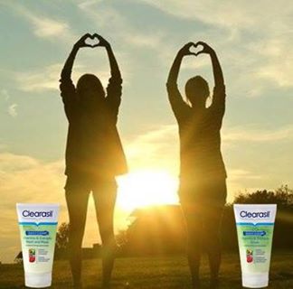 Tag the friend who has the clearest skin! Does he or she use Clearasil Vitamins & Extracts? 
من من أصدقائكم لديه أفضل بشرة؟ هل يستعمل كليراسيل بالفيتامينات والخلاصات؟